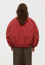 Завантажте зображення в переглядач галереї, BEOMDSGN | Бомбер оверсайз з жатої плащівки
