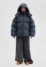 Завантажте зображення в переглядач галереї, BEOMDSGN | Пуховик оверсайз

