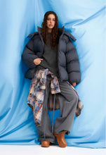 Завантажте зображення в переглядач галереї, BEOMDSGN | Пуховик оверсайз
