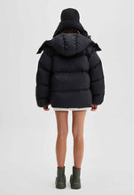 Load image into Gallery viewer, BEOMDSGN | Пуховик оверсайз
