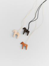 Завантажте зображення в переглядач галереї, AFTER LUCY | Підвіс на шию ЧОРНИЙ КОНИК
