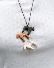 Завантажте зображення в переглядач галереї, AFTER LUCY | Підвіс на шию ЧОРНИЙ КОНИК
