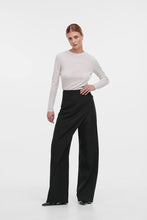 Завантажте зображення в переглядач галереї, VIGO | Штани на запах HUGO
