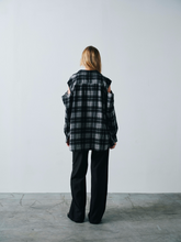 Завантажте зображення в переглядач галереї, TANGLE | Картата сорочка з надірваними рукавами
