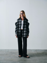 Завантажте зображення в переглядач галереї, TANGLE | Картата сорочка з надірваними рукавами
