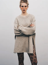 Завантажте зображення в переглядач галереї, GERMAN. | Вовняний пісочний светр з розрізом
