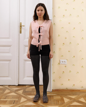 Завантажте зображення в переглядач галереї, WARM HUGS ONLY | Безрукавка з бантиками
