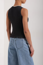 Завантажте зображення в переглядач галереї, WARM HUGS ONLY | В'язаний топ з вовни мериноса
