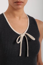 Завантажте зображення в переглядач галереї, WARM HUGS ONLY | В'язаний топ з вовни мериноса
