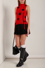 Завантажте зображення в переглядач галереї, WARM HUGS ONLY | Вʼязаний топ у горох із шаликом
