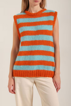 Завантажте зображення в переглядач галереї, WARM HUGS ONLY | Безрукавка ручної в‘язки в смужку
