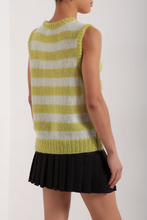 Завантажте зображення в переглядач галереї, WARM HUGS ONLY | Безрукавка ручної в‘язки в смужку
