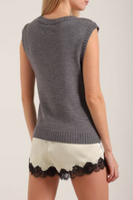 Load image into Gallery viewer, WARM HUGS ONLY | Безрукавка на ґудзики з бантиками з бісеру
