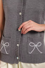 Load image into Gallery viewer, WARM HUGS ONLY | Безрукавка на ґудзики з бантиками з бісеру
