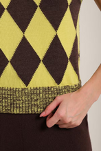 Завантажте зображення в переглядач галереї, WARM HUGS ONLY | Жилет в'язаний Chessboard
