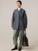 Завантажте зображення в переглядач галереї, INÍCIO DE MARÇO | Приталене вкорочене пальто
