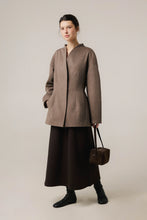 Завантажте зображення в переглядач галереї, INÍCIO DE MARÇO | Приталене вкорочене пальто
