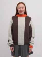 Завантажте зображення в переглядач галереї, WARM HUGS ONLY | Жіночий светр ручної роботи з вовни мериноса
