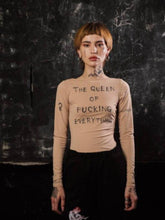 Завантажте зображення в переглядач галереї, NOTHING HOLY | Лонгслів &quot;The queen of...&quot;
